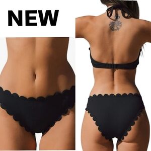NWT Scalloped Edge Bikini Bottoms Size Small